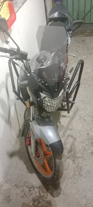 Honda cb 150f 1