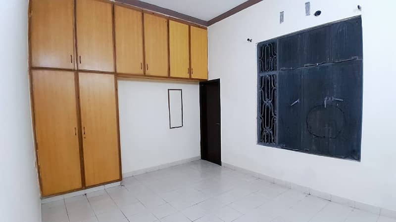 Room Available For Rent In Valencia Town 3