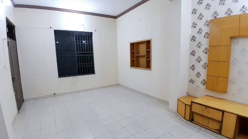 Room Available For Rent In Valencia Town 1