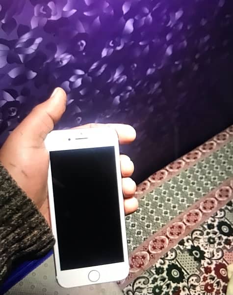 iPhone 7 (128GB) 3