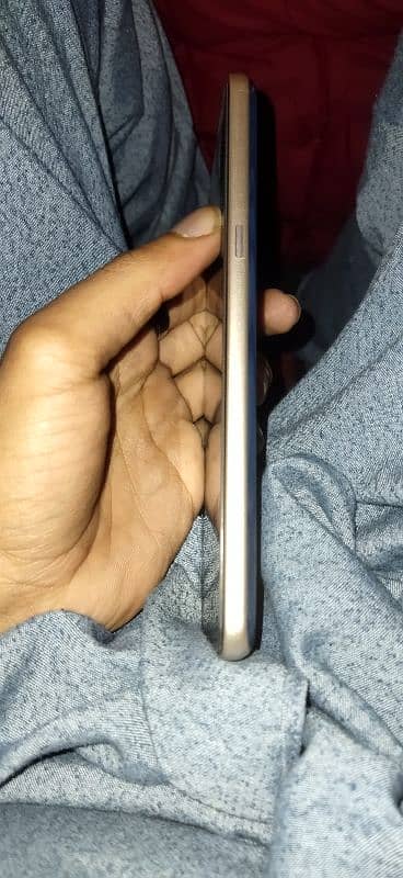 Lg v60 8/128 lush condition 8