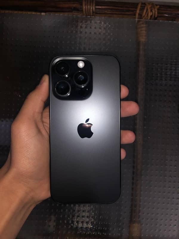 Iphone 16 pro jv (B. H 100%} 6