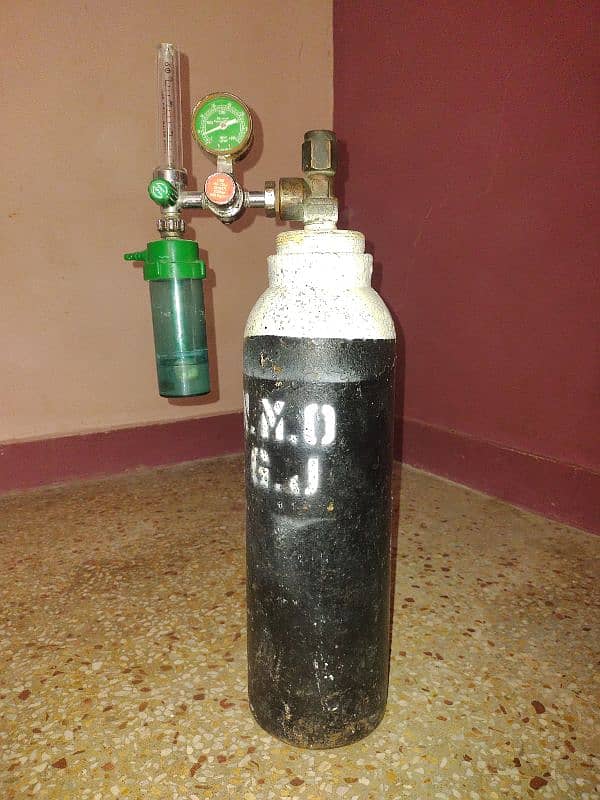 Oxygen Cylinder 0