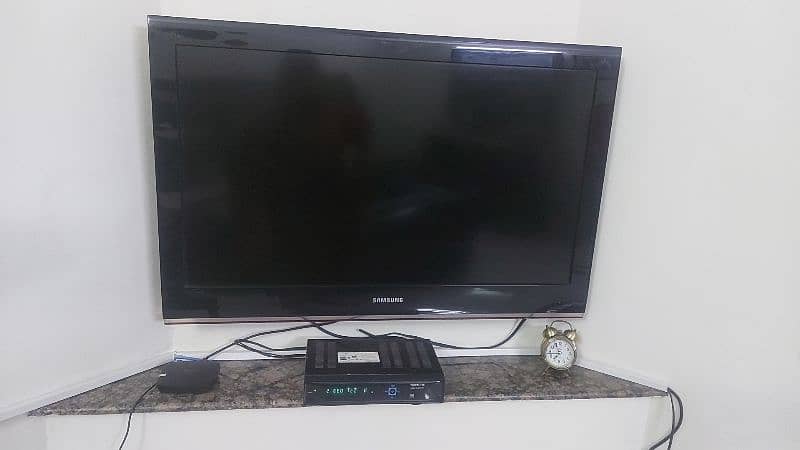 Original Samsung LCD 37 inch with original remote control 0