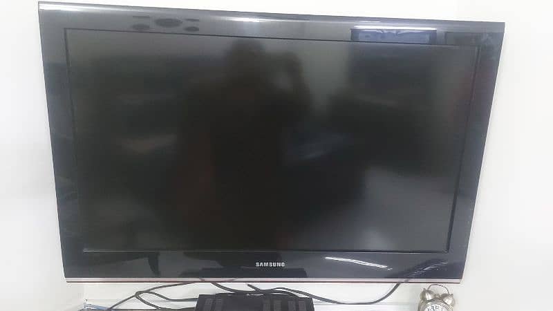 Original Samsung LCD 37 inch with original remote control 1