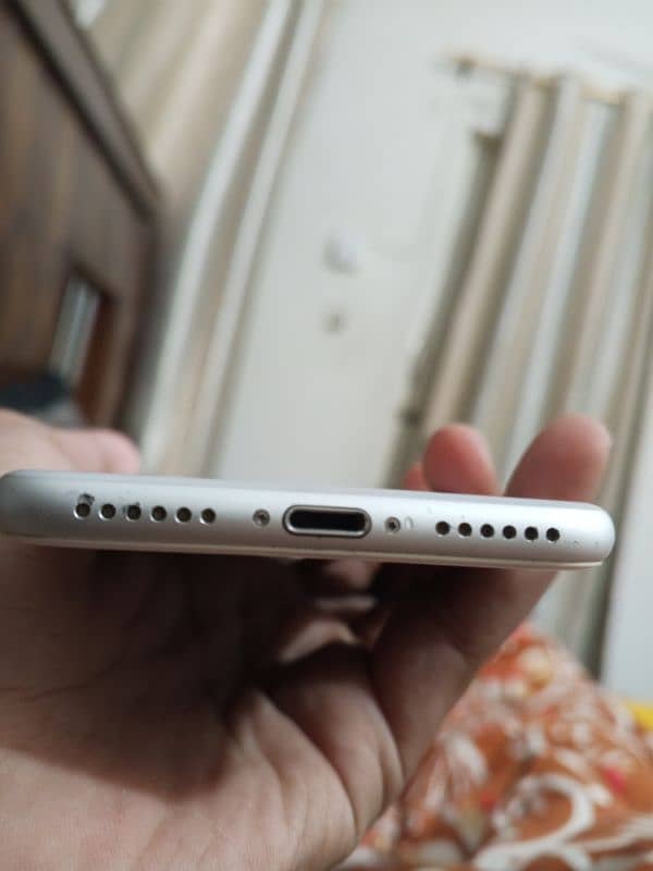 32gb non pta screen Mai line hai baki all ok 3