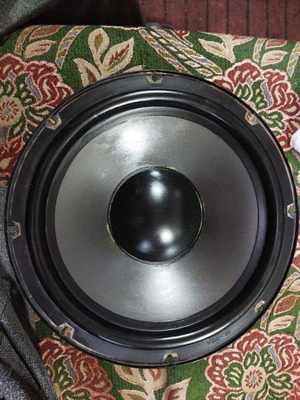 sony speaker and woofer only 2 3 month used fresh coil 0