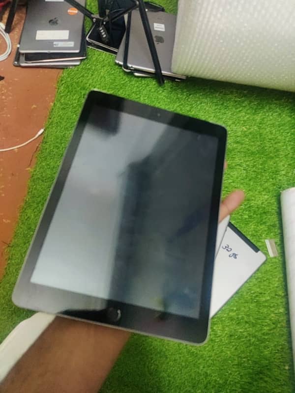 iPad 5th  generation 32/128 4