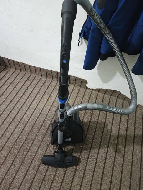 philips vacuum cleaner. 2