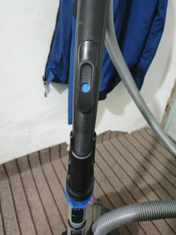 philips vacuum cleaner. 5