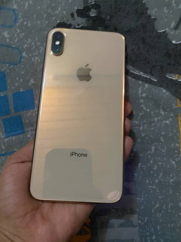 iphone xs mas in 10/10 condition 10