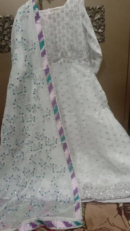 Beautiful embroidery white frok. 0