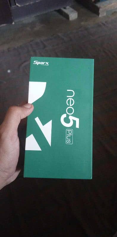 Spark Neo 5 Plus 4