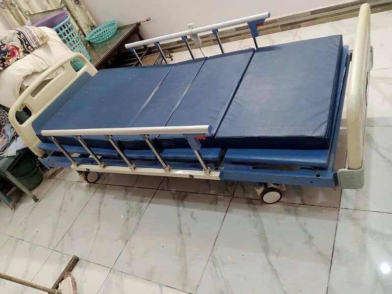 MEDICATED BED FOR PATIENTS 0