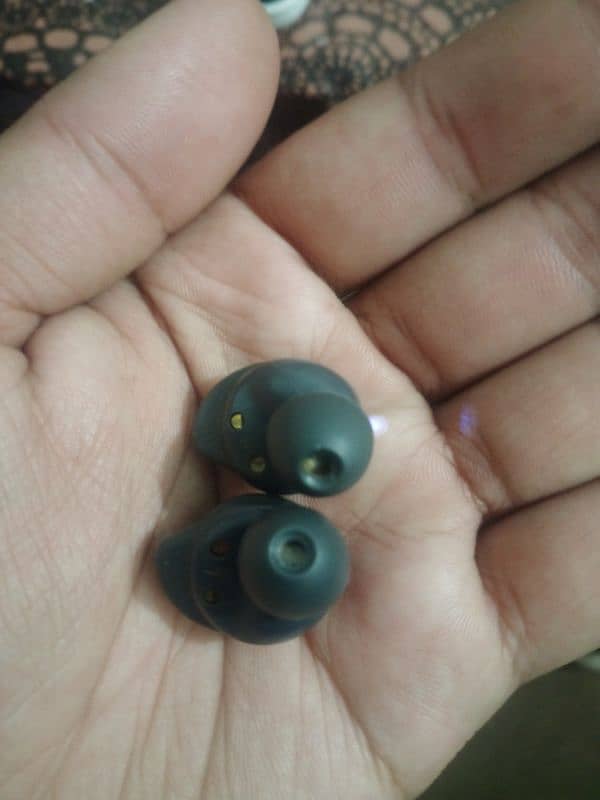 Samsung Galaxy Buds fe  (Original)Behreen Sy Aye , Urgent need money 3