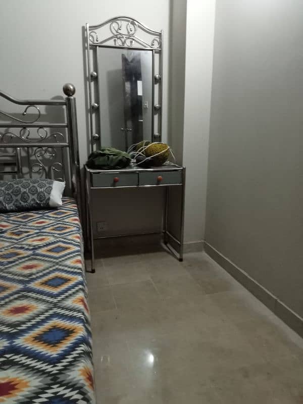 fully furnished room available in dha 3