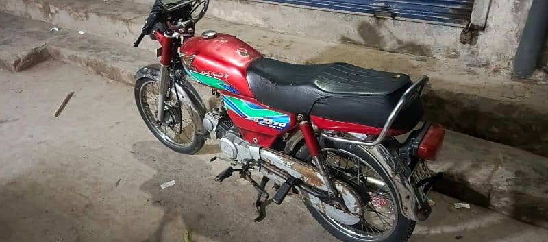 Honda 70 first owner ke naam hai 2018. B model 1