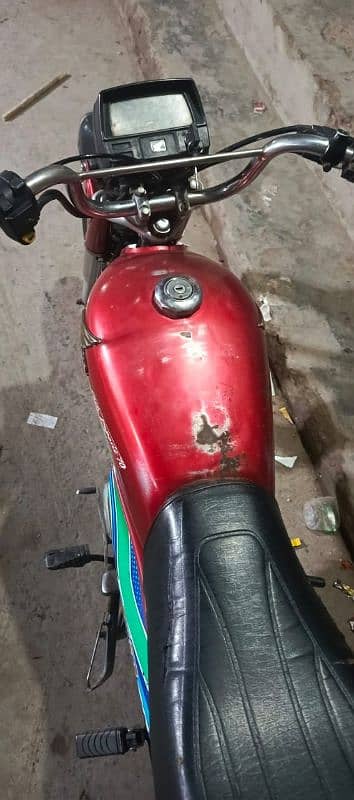 Honda 70 first owner ke naam hai 2018. B model 7