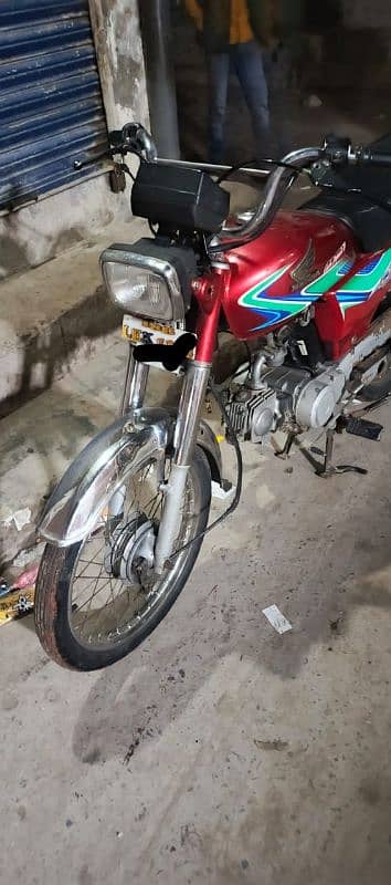 Honda 70 first owner ke naam hai 2018. B model 9