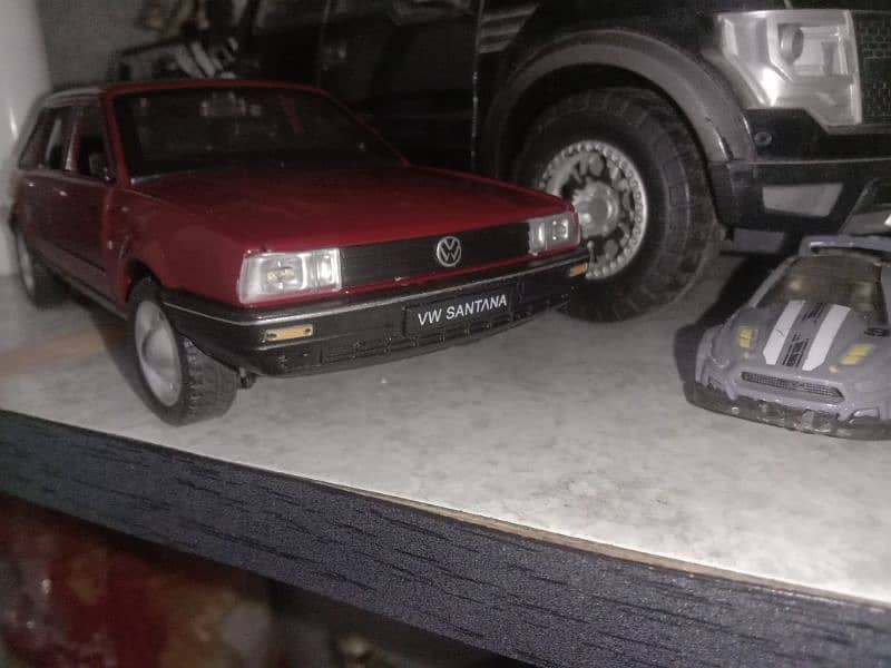 Diecast metal model car 1:24 scale 1