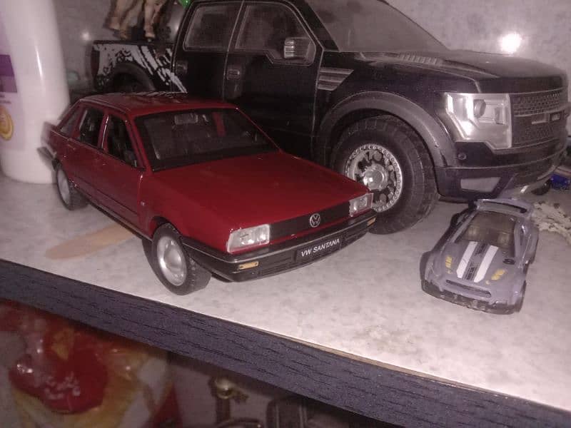 Diecast metal model car 1:24 scale 8