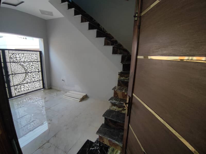 Jawad Avenue 7.5 Marla Corner Spanish Brand New House 14