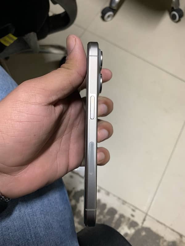 Iphone 15pro jv natural titanium 3