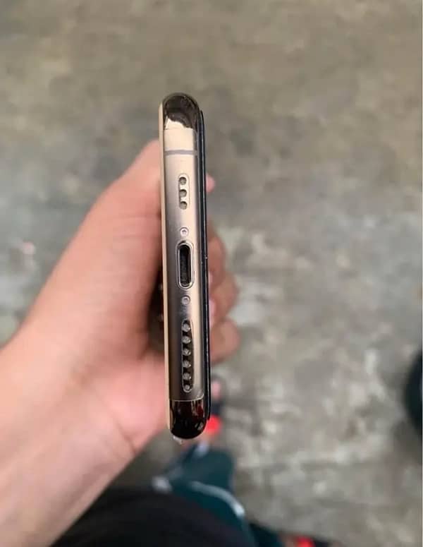 iPhone 11pro 64gb Jv 4month sim available 1