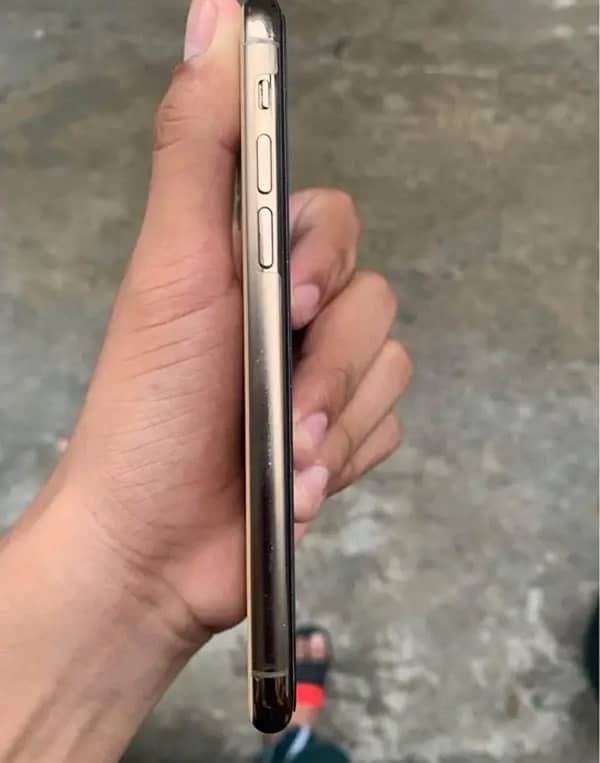 iPhone 11pro 64gb Jv 4month sim available 3