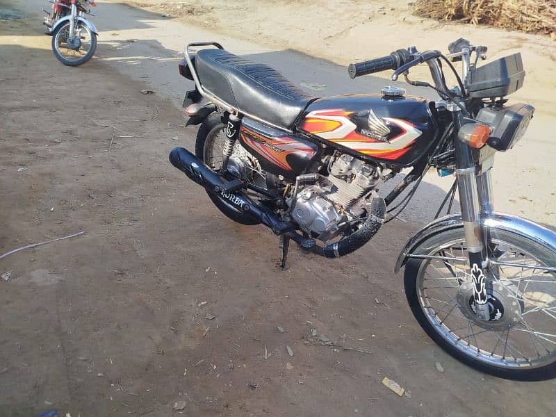 Honda 125 Black Colour 1