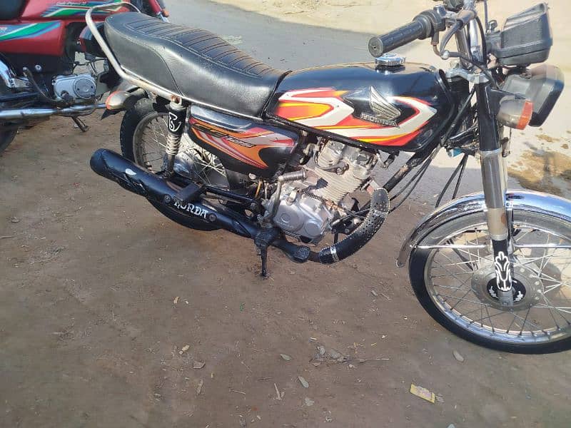 Honda 125 Black Colour 2