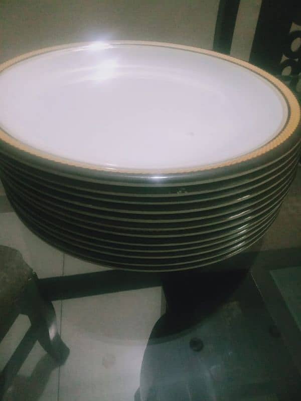 plastic plates with bowls 1