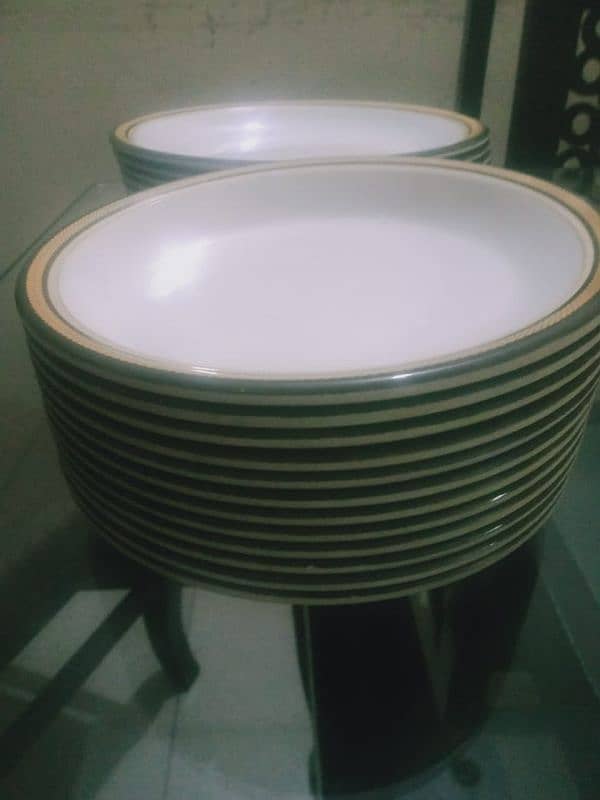 plastic plates with bowls 3