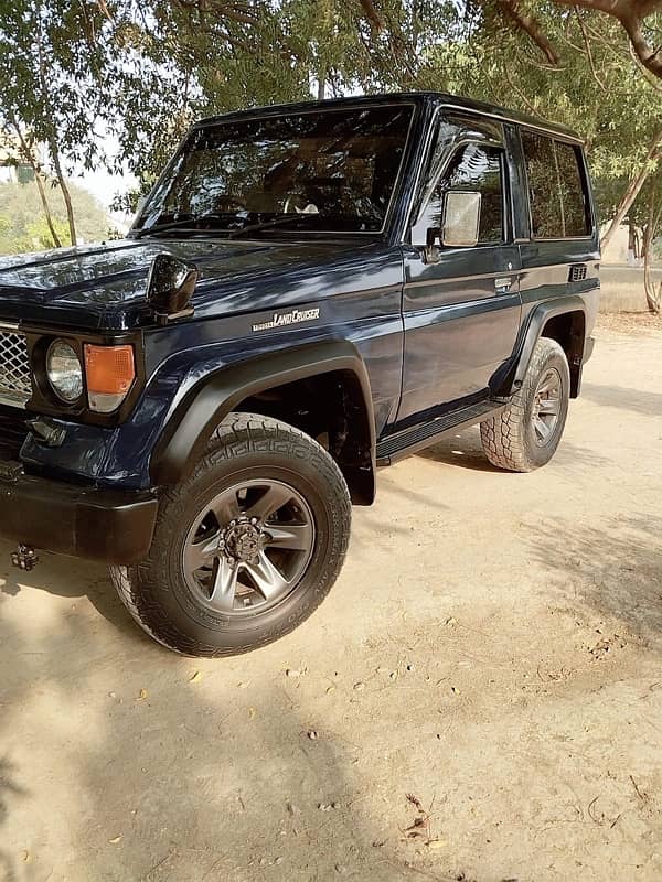 Toyota Land Cruiser 1989 Exchange possible with 7 Seaters only 2