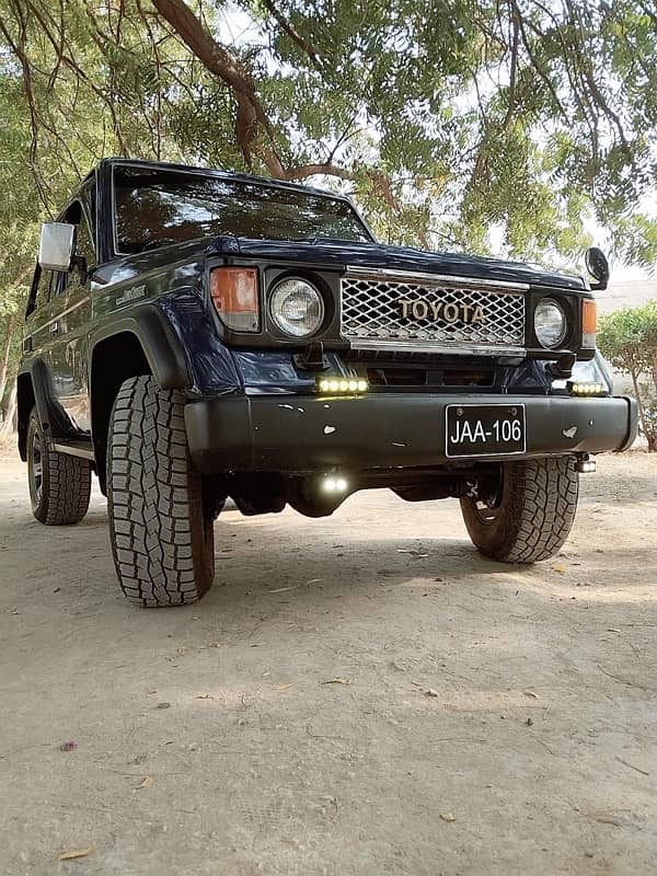 Toyota Land Cruiser 1989 Exchange possible with 7 Seaters only 7