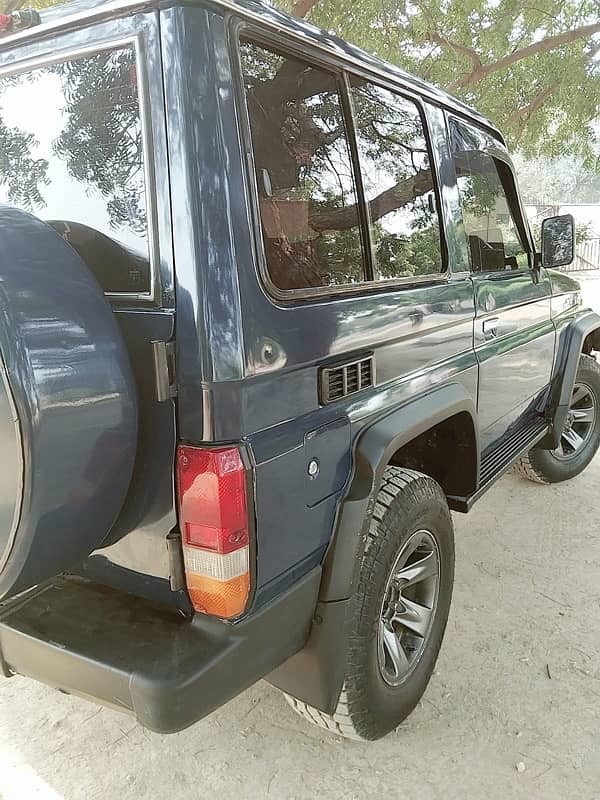 Toyota Land Cruiser 1989 Exchange possible with 7 Seaters only 10