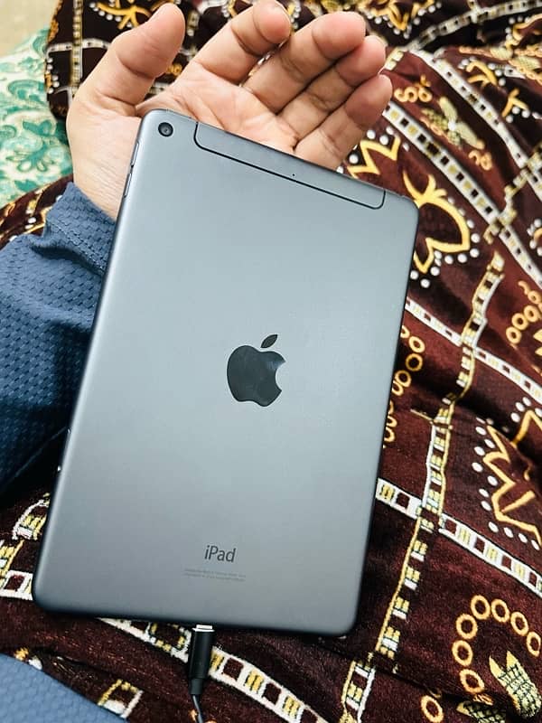 Apple ipad mini 5 brand new condition  10/10 1