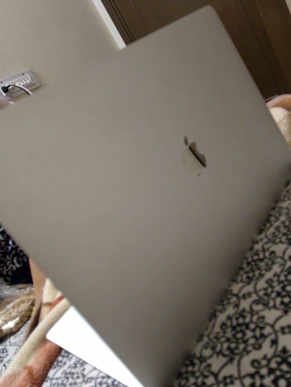 MacBook pro 2018 for sale 1