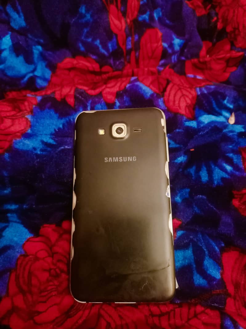 Samsung Mobile J7 1