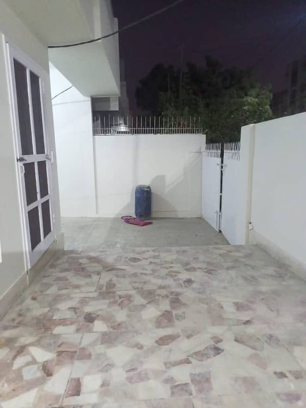 200 sqyrds CORNER 70 ft Road LEASED house 1 unit Available for sale 1