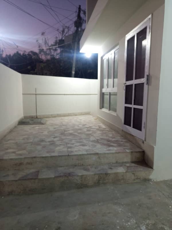 200 sqyrds CORNER 70 ft Road LEASED house 1 unit Available for sale 9