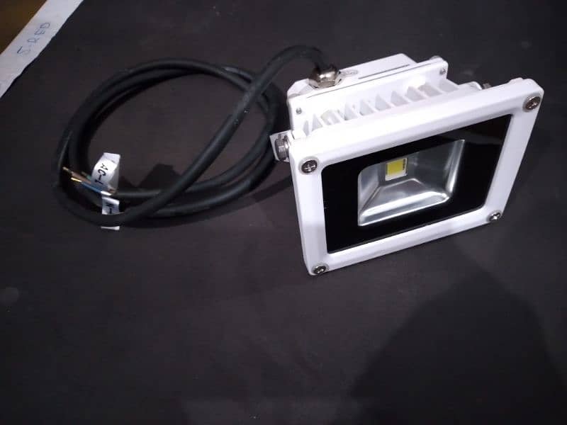 10W LED light for indoor and outdoor use. Heavy duty LED light 1