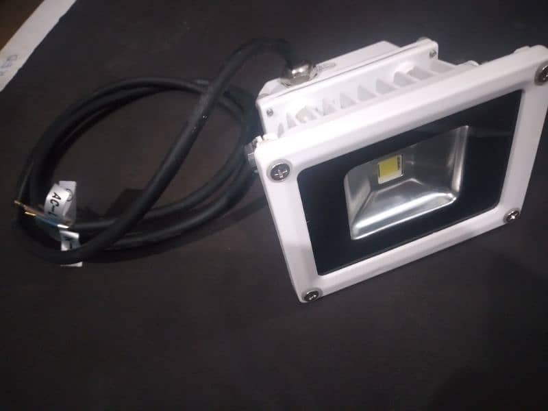 10W LED light for indoor and outdoor use. Heavy duty LED light 6