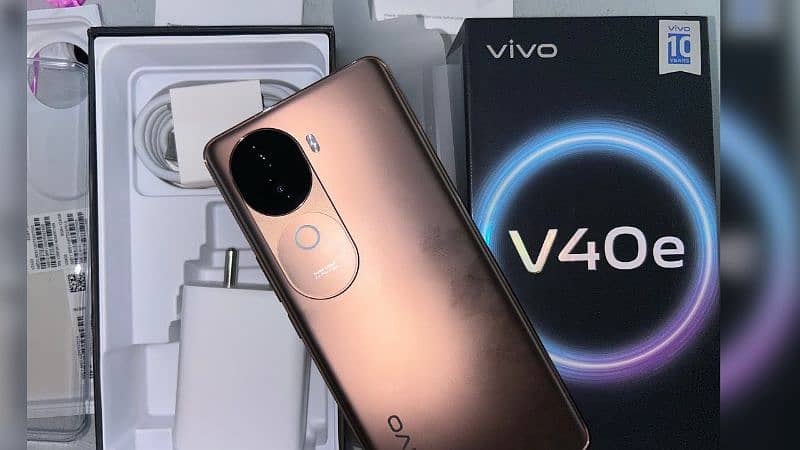 VIVO V40e lush condition full warranty urgent sale 0