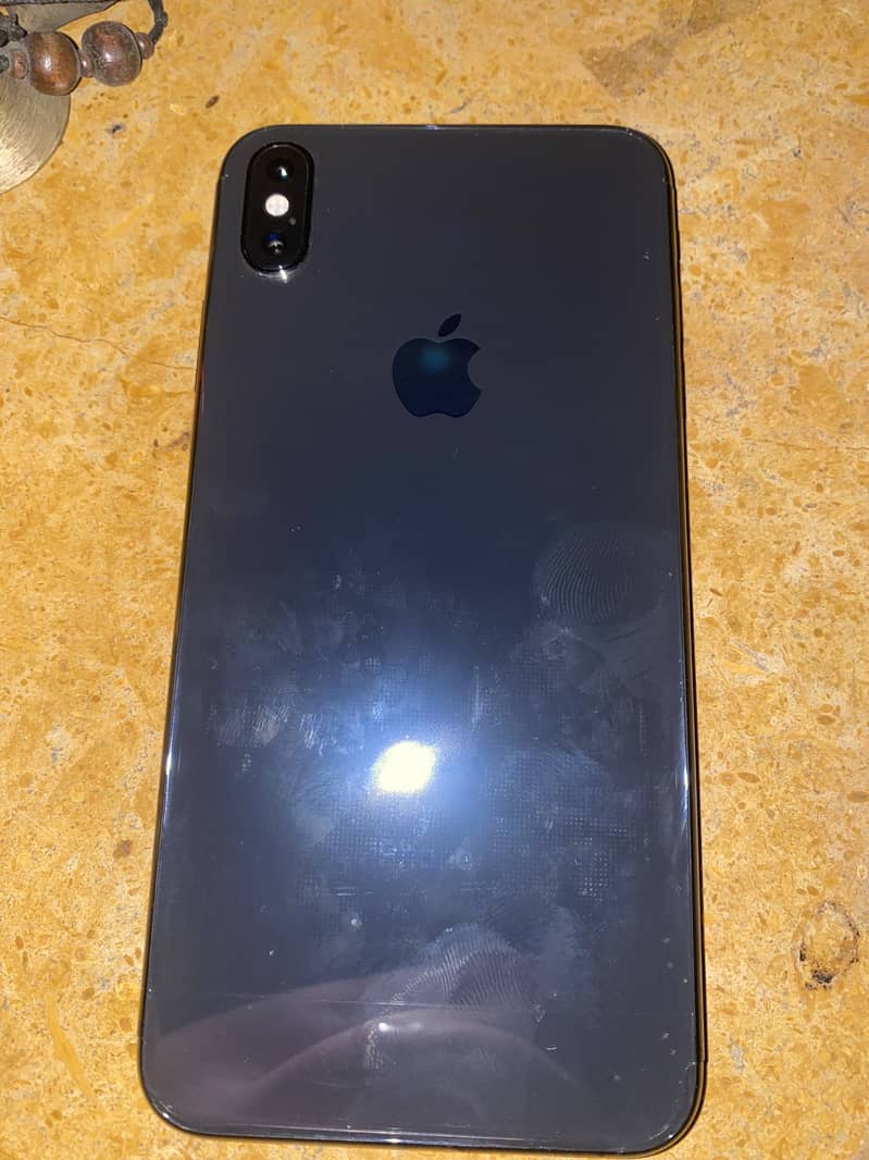 Apple iPhone XS Max 1