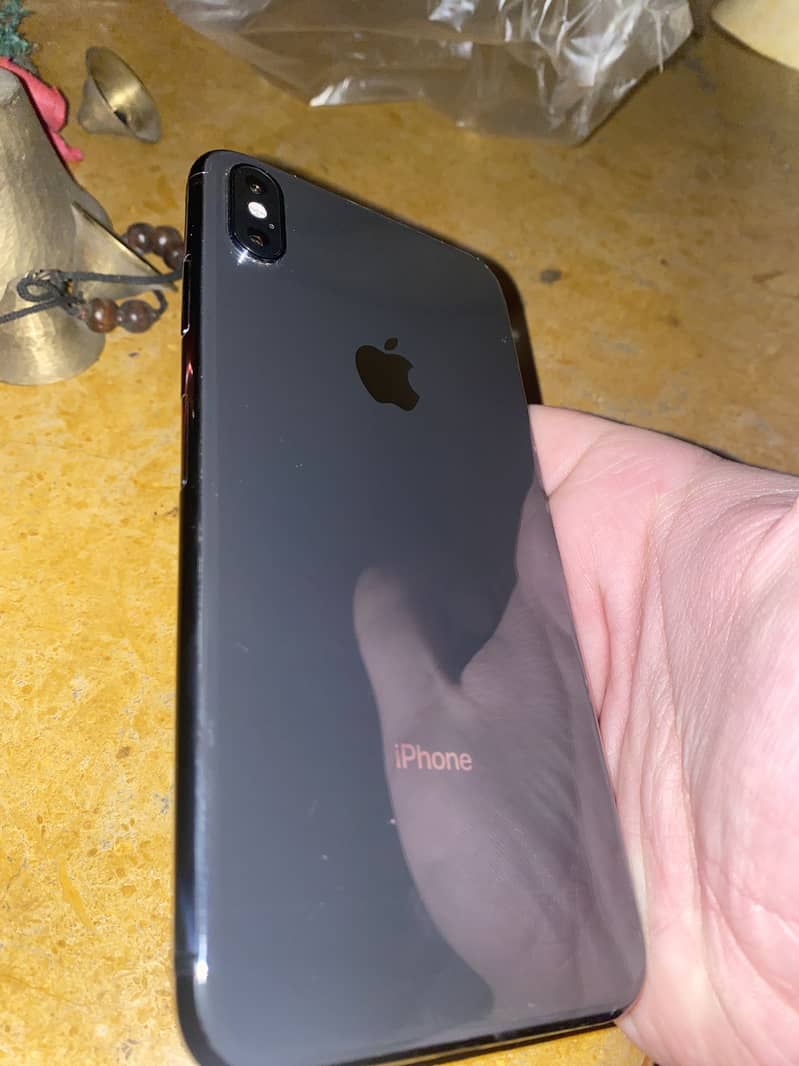 Apple iPhone XS Max 4