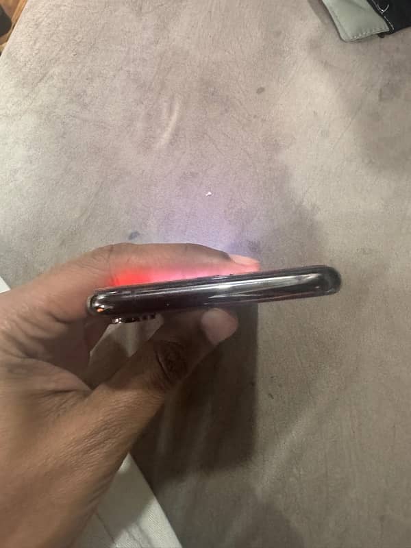 iphone xs 64gb PTA BLACK 2