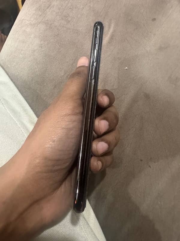 iphone xs 64gb PTA BLACK 4