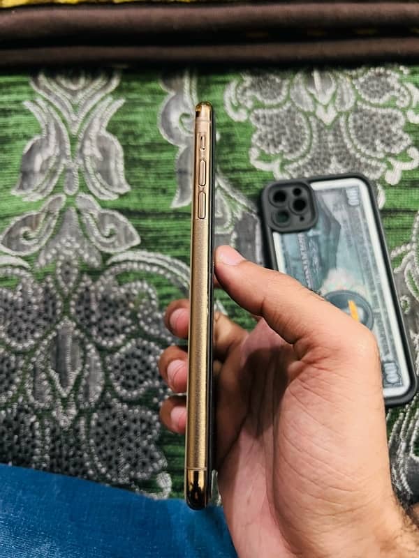 Iphone 11 pro max non pta Factory unlocked 4