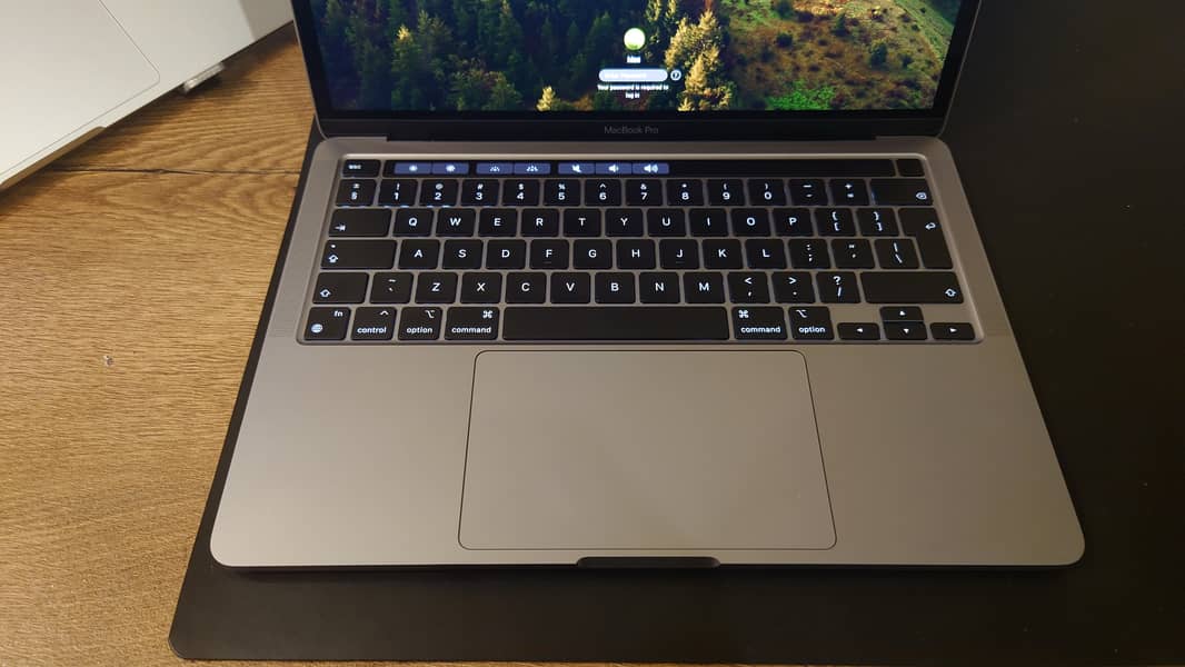 MacBook Pro M2 13-inch 9